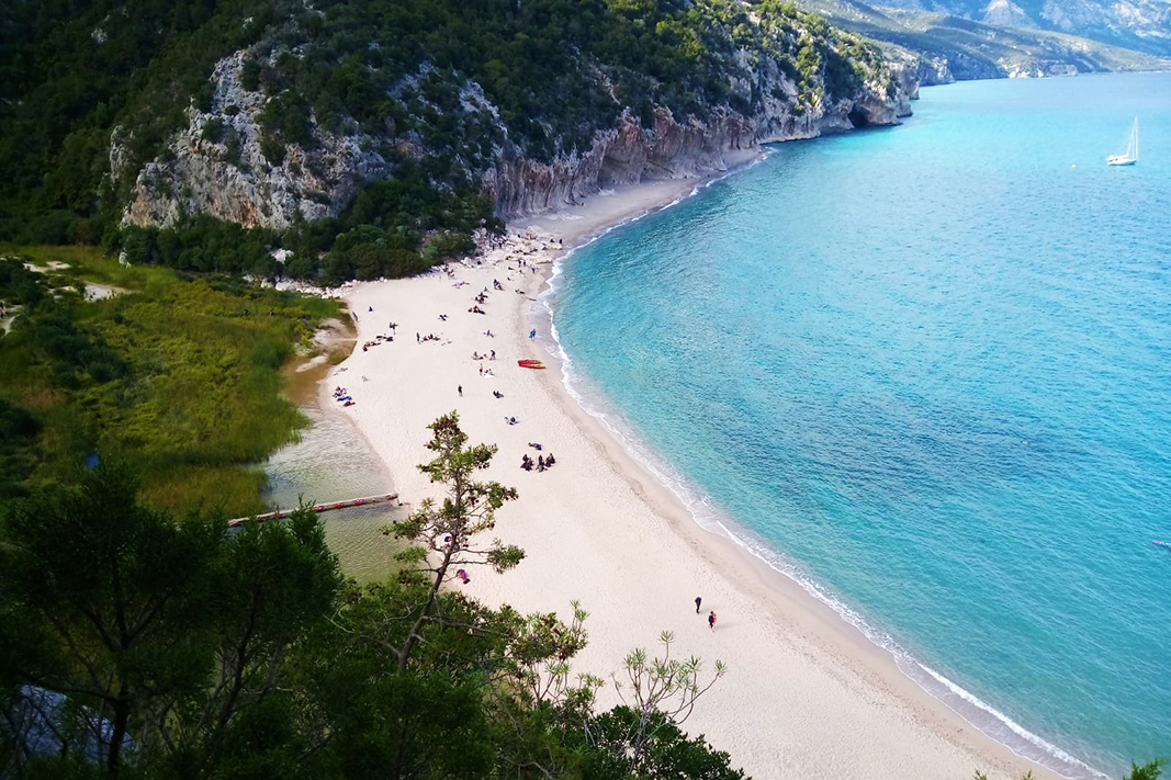 spiaggia cala luna nuoro golfo di orosei